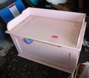 lot 150 image: Cute pink toy chest full of stuffed animals