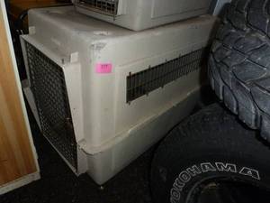 lot 177 image: large pet kennel