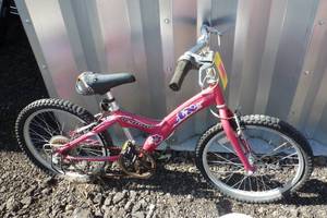 lot 183 image: girls bike