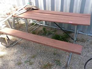 lot 193 image: picnic table