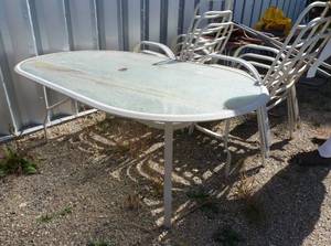 lot 195 image: Picnic table with 6 chairs and cushions