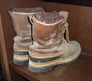 lot 196 image: Sorel boots size 11
