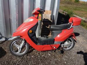 lot 198 image: Electric Scooter needs battery
