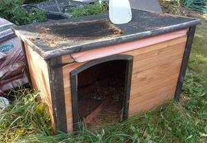lot 200 image: Dog house with insulation