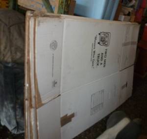 lot 203 image: Lot of moving boxes, 6 large 24x24x24 and approx 20 Uhaul 16x12x12