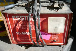 lot 234 image: 10 Amp battery charger