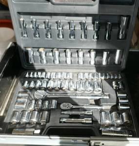 lot 239 image: Nice socket and ratchet set