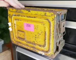 lot 256 image: ammo box with clippers in