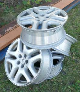 lot 261 image: set of 4 subaru alloy wheels, around 2002