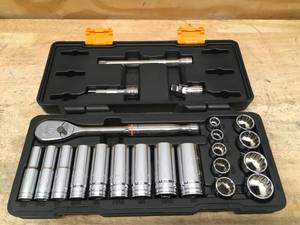 lot 26 image: GEARWRENCH 22-Piece SAE Socket Set - 38 inch