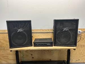 lot 61 image: KUSTOM KPM4080 Powered 4 Channel Mixer Head with 2- PEAVEY 358-S Passive Speakers