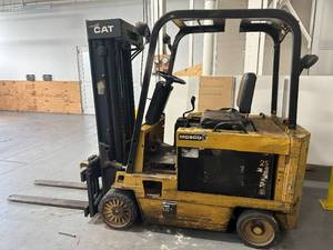 lot 3 image: CATERPILLAR Forklift Model MC 60 DP