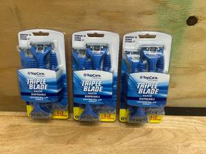 lot 130 image: TOPCARE Lot of 3 Packs of- Triple Blade Razors (4 per pack) (1009244.65)