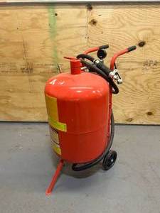 lot 184 image: Sandblasting Unit