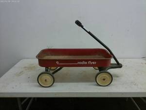 lot 39 image: Vintage Radio Flyer Red Wagon