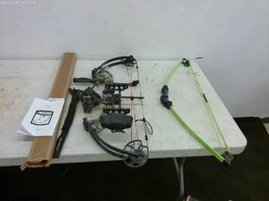 lot 42 image: Bear Archery Compound and Recurve Bow Set