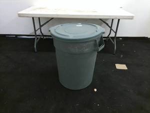 lot 60 image: Large Gray Plastic Trash Can with Lid