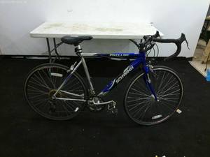 lot 113 image: Schwinn Prelude Road Bike