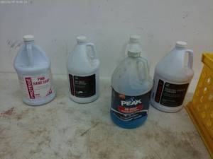 lot 140 image: Lot of Various Automotive Fluids and Cleaners