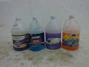 lot 142 image: Assorted Automotive Fluid Lot - 4 Gallons