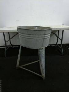 lot 175 image: Vintage Galvanized Metal Wash Tub on Stand