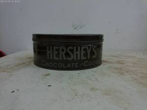 lot 199 image: Vintage Hersheys Chocolate and Cocoa Tin