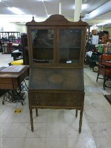 lot 251 image: Antique Wooden China Cabinet with Glass Doors