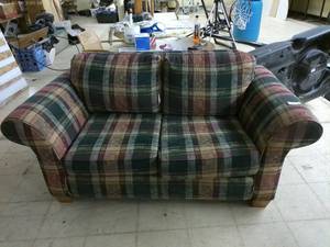 lot 263 image: Loveseat couch