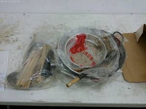 lot 289 image: The Great Wok of China 14-inch Hand Hammered Set