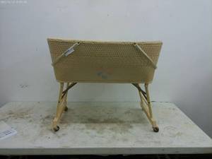 lot 292 image: Vintage Wicker Baby Bassinet with Rolling Stand