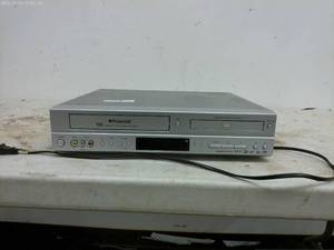 lot 293 image: Polaroid VHS DVD Recorder Player DVC-2000