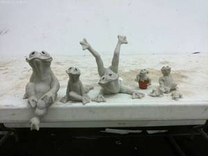 lot 307 image: Set of Decorative Frog Figurines