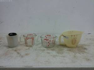 lot 320 image: Lot of Assorted Measuring Cups - Pyrex and Vintage Ceramic