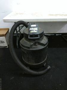 lot 334 image: Genie Professional 20 Gallon WetDry Shop Vacuum