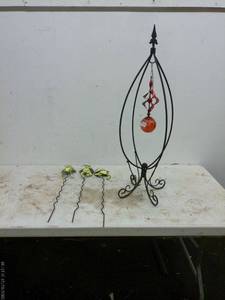 lot 360 image: Decorative Metal Garden Stake Set with Frog Ornaments and Art Sculpture