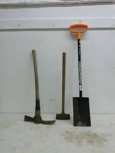 lot 391 image: Fiskars Shovel, Sledgehammer, and Pickaxe Lot