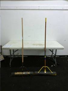 lot 394 image: Jobsite IndoorOutdoor Broom Lot
