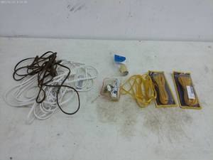 lot 400 image: Assorted Electrical Cords and Lamp Parts Lot