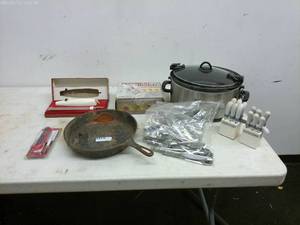 lot 411 image: Kitchen Appliance and Utensil Lot