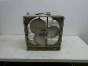 lot 424 image: Vintage Manning Bowman Box Fan