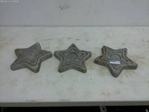 lot 429 image: Star-Shaped Concrete Weights - Set of 3