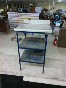 lot 430 image: Industrial Metal Frame Workbench with Shelving