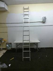 lot 433 image: Aluminum Extension Ladder