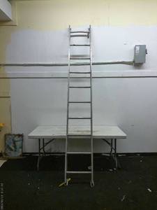 lot 434 image: Aluminum Extension Ladder
