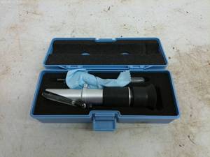 lot 450 image: Portable Refractometer with Case