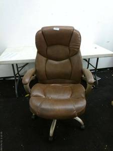 lot 482 image: Brown Leather Executive Office Chair