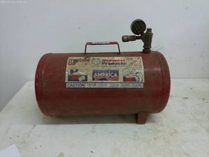 lot 493 image: Midwest Products Mobile Air Tank