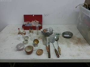lot 499 image: Assorted Vintage Collectibles and Tools