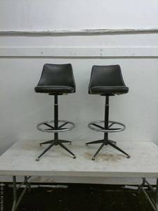 lot 19 image: Set of Two Black Commercial Swivel Bar Stools