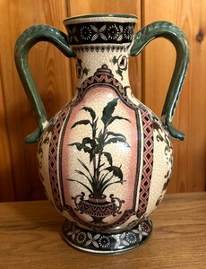 lot 65 image: Charming Chinese Vase